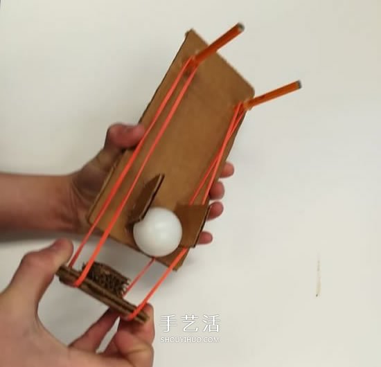 硬紙板手工制作乒乓球彈射器玩具的方法 -  itrip.net.cn