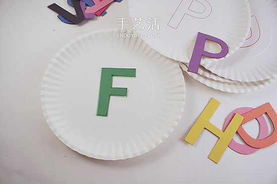 自制益智小玩具 讓孩子玩字母匹配游戲！ -  itrip.net.cn