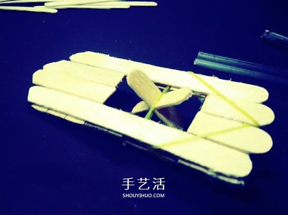 物理小制作：自制冰棍棒橡皮筋動(dòng)力船的教程 -  itrip.net.cn