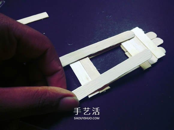 物理小制作：自制冰棍棒橡皮筋動(dòng)力船的教程 -  itrip.net.cn