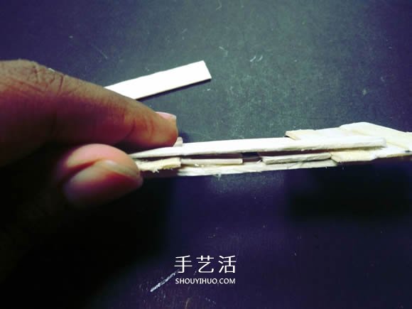 物理小制作：自制冰棍棒橡皮筋動(dòng)力船的教程 -  itrip.net.cn