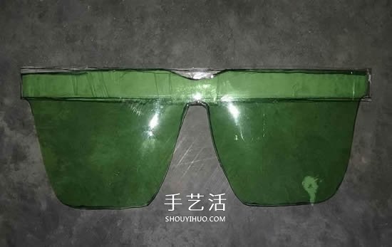 汽水瓶廢物利用手工制作黑框太陽(yáng)鏡的方法 -  itrip.net.cn