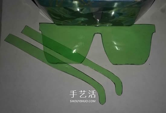 汽水瓶廢物利用手工制作黑框太陽(yáng)鏡的方法 -  itrip.net.cn
