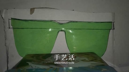 汽水瓶廢物利用手工制作黑框太陽(yáng)鏡的方法 -  itrip.net.cn