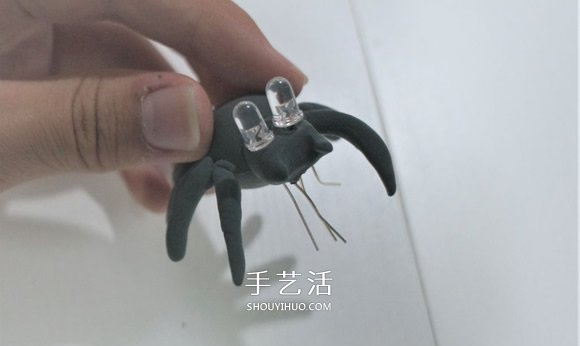 DIY萬圣節(jié)裝飾！蜘蛛網(wǎng)上發(fā)光的蜘蛛玩具制作 -  itrip.net.cn