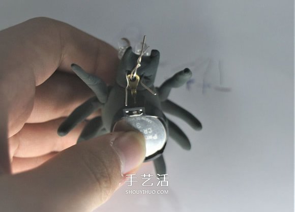 DIY萬圣節(jié)裝飾！蜘蛛網(wǎng)上發(fā)光的蜘蛛玩具制作 -  itrip.net.cn