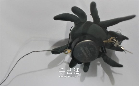 DIY萬圣節(jié)裝飾！蜘蛛網(wǎng)上發(fā)光的蜘蛛玩具制作 -  itrip.net.cn