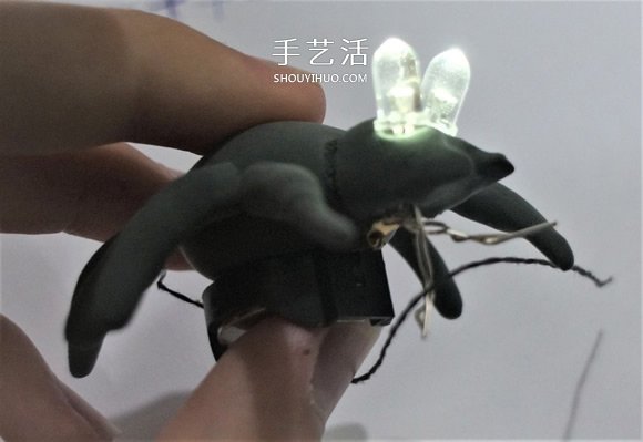 DIY萬圣節(jié)裝飾！蜘蛛網(wǎng)上發(fā)光的蜘蛛玩具制作 -  itrip.net.cn