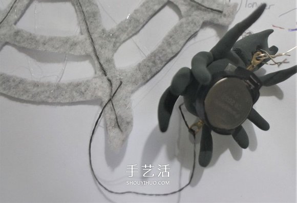 DIY萬圣節(jié)裝飾！蜘蛛網(wǎng)上發(fā)光的蜘蛛玩具制作 -  itrip.net.cn