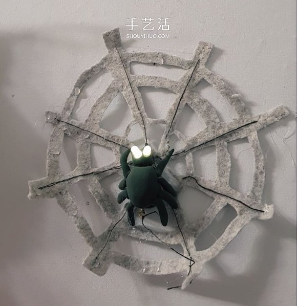 DIY萬圣節(jié)裝飾！蜘蛛網(wǎng)上發(fā)光的蜘蛛玩具制作 -  itrip.net.cn