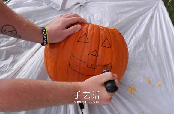 用南瓜制作萬圣節(jié)南瓜燈的詳細(xì)步驟圖解 -  itrip.net.cn