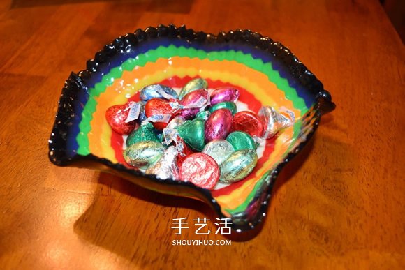 塑料串珠放入烤箱 DIY制作精美糖果盤的做法 -  itrip.net.cn