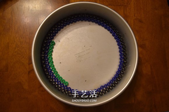 塑料串珠放入烤箱 DIY制作精美糖果盤的做法 -  itrip.net.cn