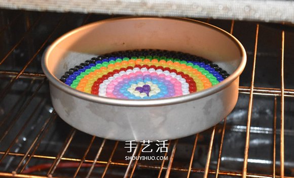 塑料串珠放入烤箱 DIY制作精美糖果盤的做法 -  itrip.net.cn