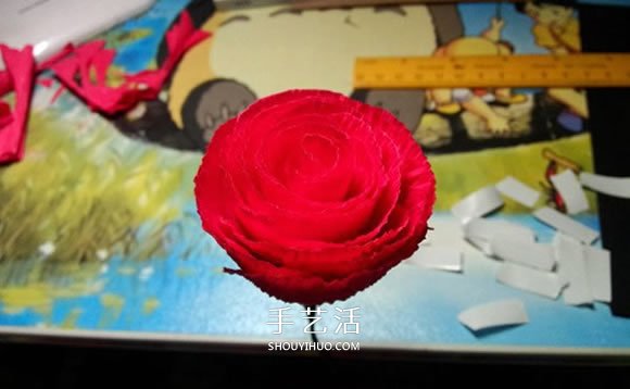 皺紋紙手工制作火紅玫瑰花的方法 簡單漂亮！ -  itrip.net.cn