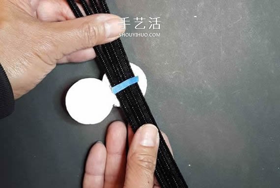 幼兒園簡(jiǎn)單萬(wàn)圣節(jié)蜘蛛的手工制作教程圖解 -  itrip.net.cn