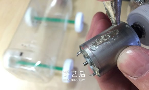 自制電動(dòng)風(fēng)力車(chē)玩具的制作方法教程 -  itrip.net.cn