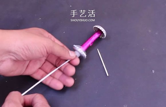 自制兩輪橡皮筋動力車玩具的制作方法圖解 -  itrip.net.cn