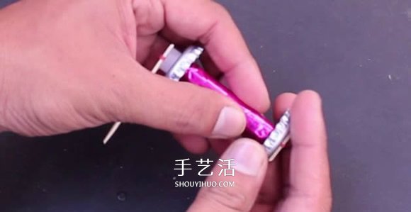 自制兩輪橡皮筋動力車玩具的制作方法圖解 -  itrip.net.cn