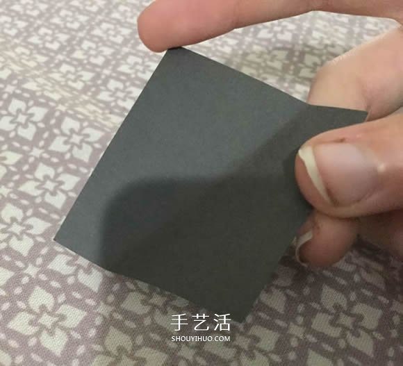 最簡(jiǎn)單紙心的折法圖解 幾秒鐘就搞定！ -  itrip.net.cn