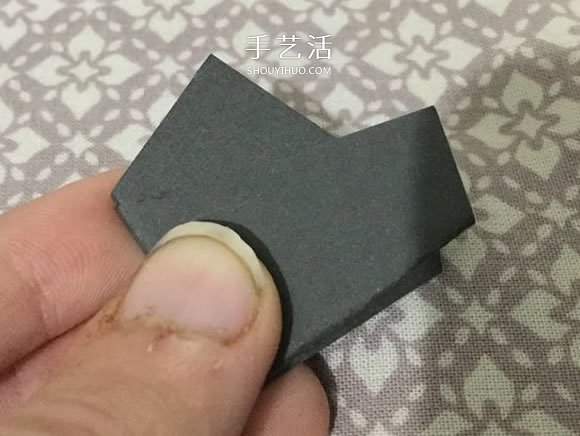 最簡(jiǎn)單紙心的折法圖解 幾秒鐘就搞定！ -  itrip.net.cn