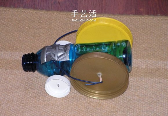 酸奶盒廢物利用制作橡皮筋動力回力車的方法 -  itrip.net.cn