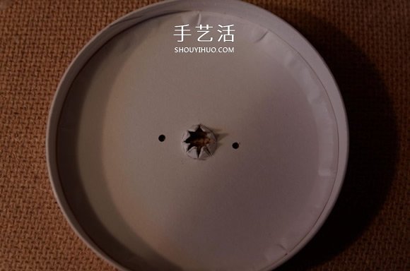 酸奶盒廢物利用制作橡皮筋動力回力車的方法 -  itrip.net.cn