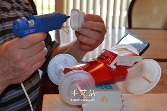 麥當勞包裝盒廢物利用 手工制作酷炫賽車模型 -  itrip.net.cn