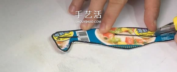 方便面盒廢物利用 手工制作滑翔機(jī)的方法 -  itrip.net.cn