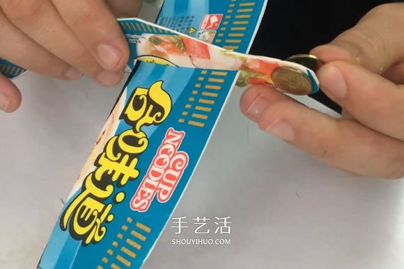 方便面盒廢物利用 手工制作滑翔機(jī)的方法 -  itrip.net.cn