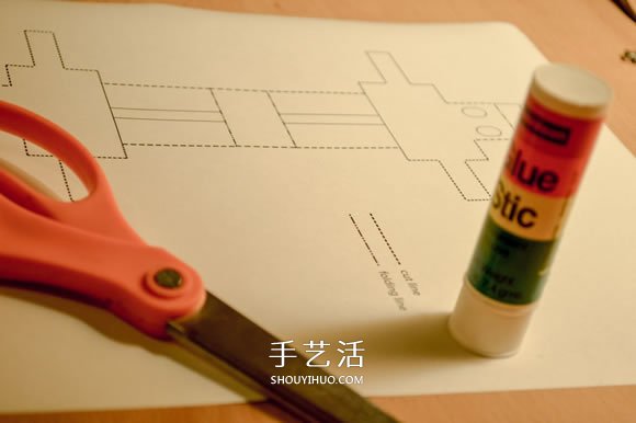 最簡單機(jī)器人紙模型的制作方法 -  itrip.net.cn