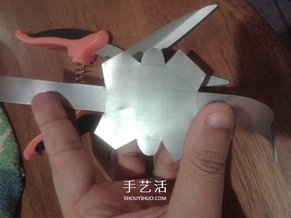 易拉罐D(zhuǎn)IY制作星球大戰(zhàn)R2-D2機器人的方法 -  itrip.net.cn