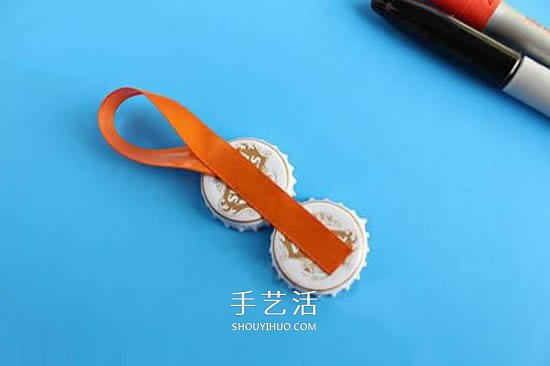 啤酒瓶蓋手工制作圣誕企鵝掛飾的方法 -  itrip.net.cn