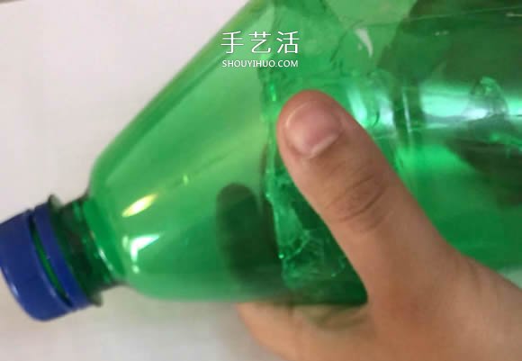 雪碧瓶手工制作萬圣節(jié)女巫屋圖解教程 -  itrip.net.cn
