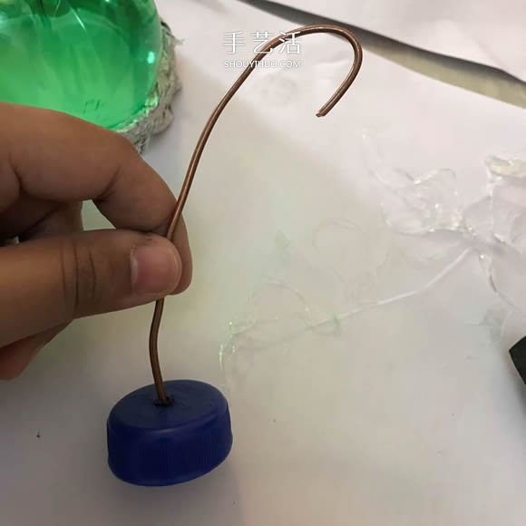 雪碧瓶手工制作萬圣節(jié)女巫屋圖解教程 -  itrip.net.cn