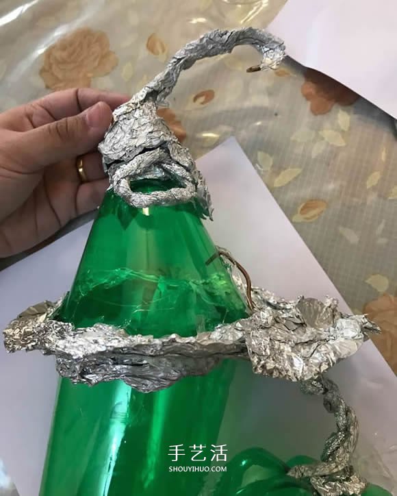 雪碧瓶手工制作萬圣節(jié)女巫屋圖解教程 -  itrip.net.cn