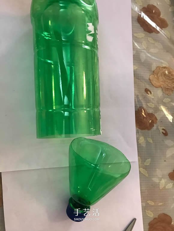 雪碧瓶手工制作萬圣節(jié)女巫屋圖解教程 -  itrip.net.cn