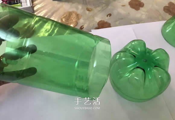 雪碧瓶手工制作萬圣節(jié)女巫屋圖解教程 -  itrip.net.cn