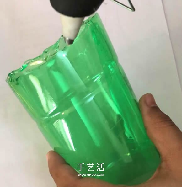 雪碧瓶手工制作萬圣節(jié)女巫屋圖解教程 -  itrip.net.cn