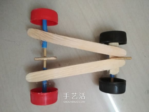 廢物利用DIY橡皮筋動力回力車的方法 -  itrip.net.cn