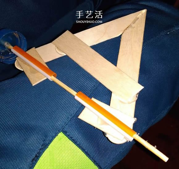 冰淇淋棒手工制作橡皮筋動(dòng)力車(chē)的教程 -  itrip.net.cn