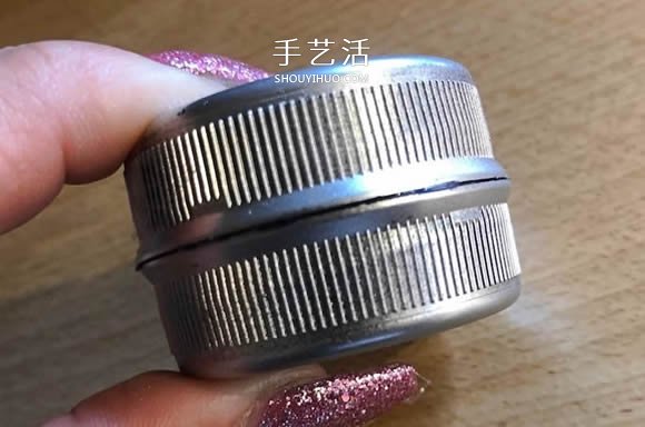 塑料瓶蓋手工制作圣誕球掛飾的教程 -  itrip.net.cn