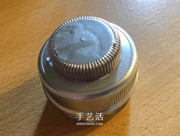 塑料瓶蓋手工制作圣誕球掛飾的教程 -  itrip.net.cn