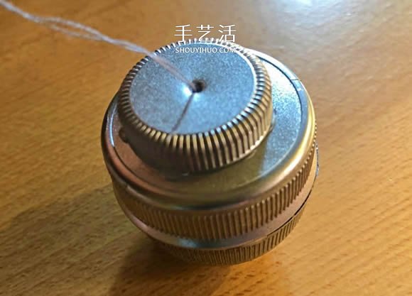 塑料瓶蓋手工制作圣誕球掛飾的教程 -  itrip.net.cn