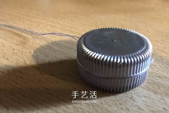 塑料瓶蓋手工制作圣誕球掛飾的教程 -  itrip.net.cn
