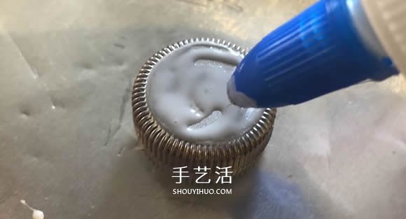 塑料瓶蓋手工制作圣誕球掛飾的教程 -  itrip.net.cn