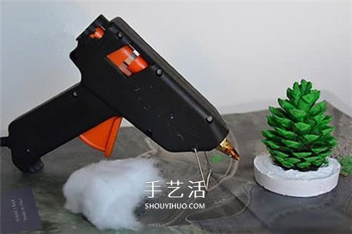 自制松果圣誕樹裝飾品的方法教程 -  itrip.net.cn