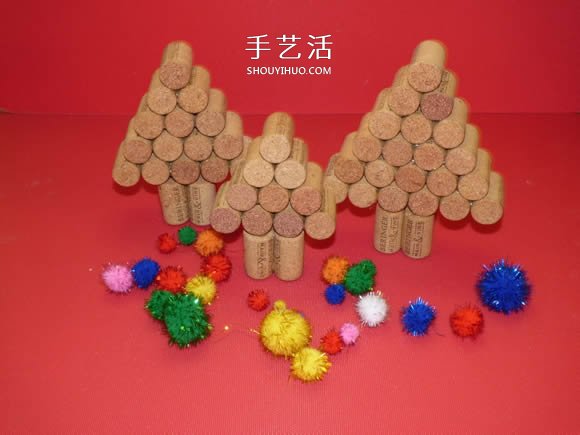 紅酒瓶塞手工制作圣誕樹的做法圖解 -  itrip.net.cn