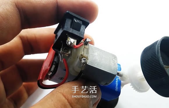 簡單自制電動汽車玩具的視頻教程 -  itrip.net.cn