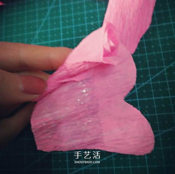 皺紋紙手工制作美麗紙花的做法圖解 -  itrip.net.cn